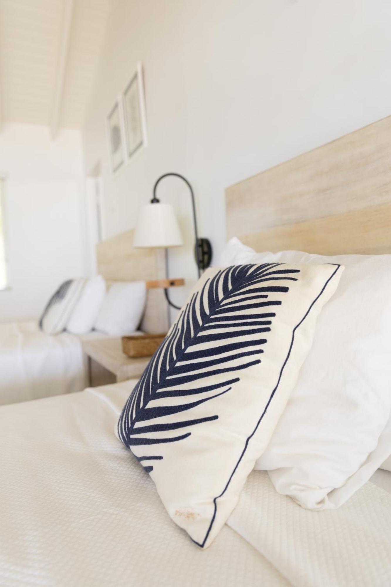 Blue Waters Inn Speyside Bagian luar foto