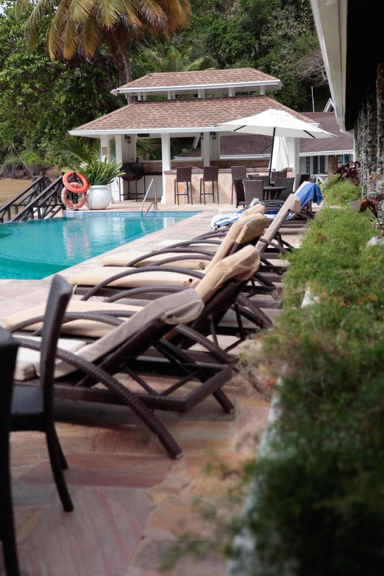 Blue Waters Inn Speyside Bagian luar foto